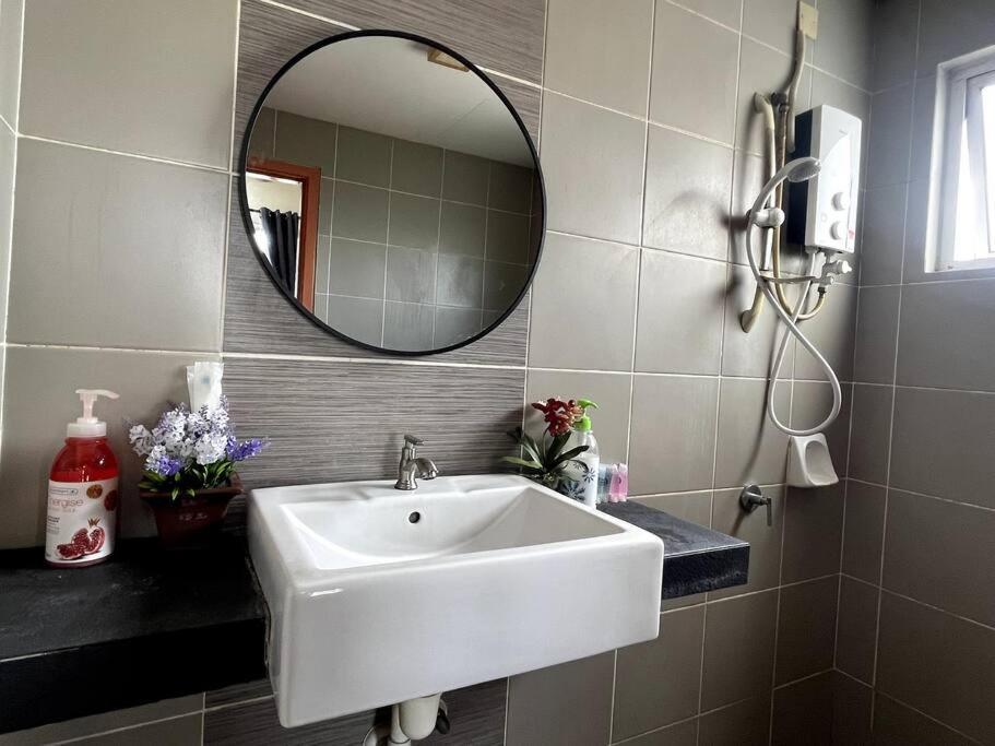 Homestay Ttdi Adina 710 Shah Alam,Sek 13,Msu,3Bedroooms Ngoại thất bức ảnh