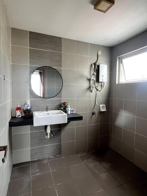 Homestay Ttdi Adina 710 Shah Alam,Sek 13,Msu,3Bedroooms Ngoại thất bức ảnh